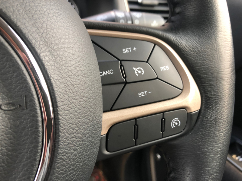 ジープ レネゲード 中古車
