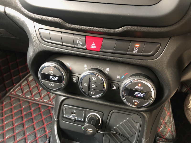 ジープ レネゲード 中古車