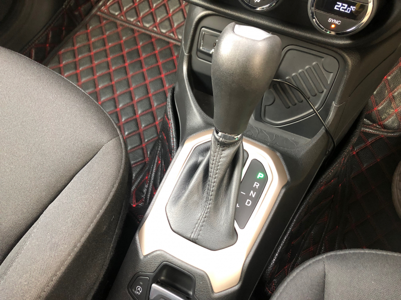 ジープ レネゲード 中古車