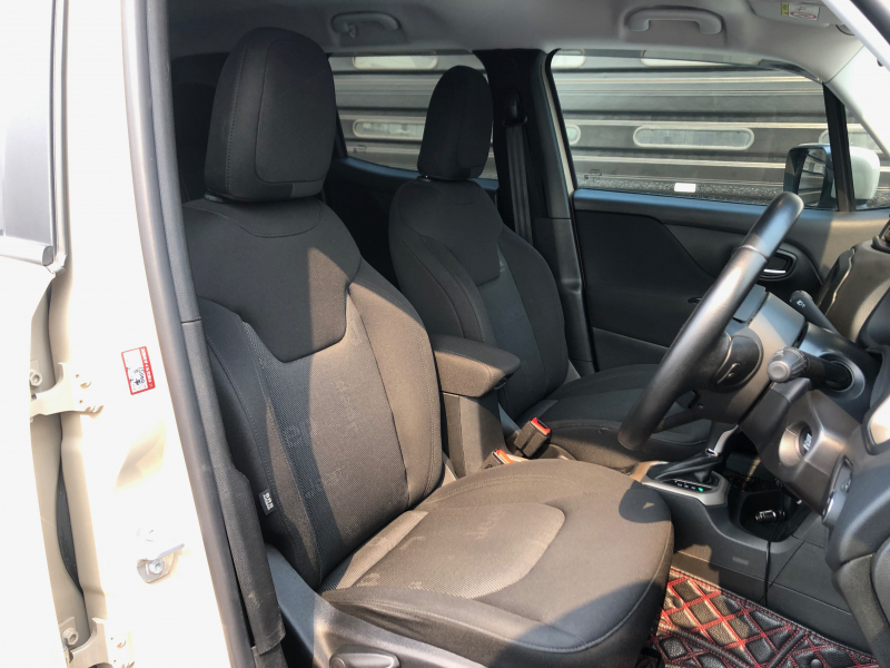 ジープ レネゲード 中古車