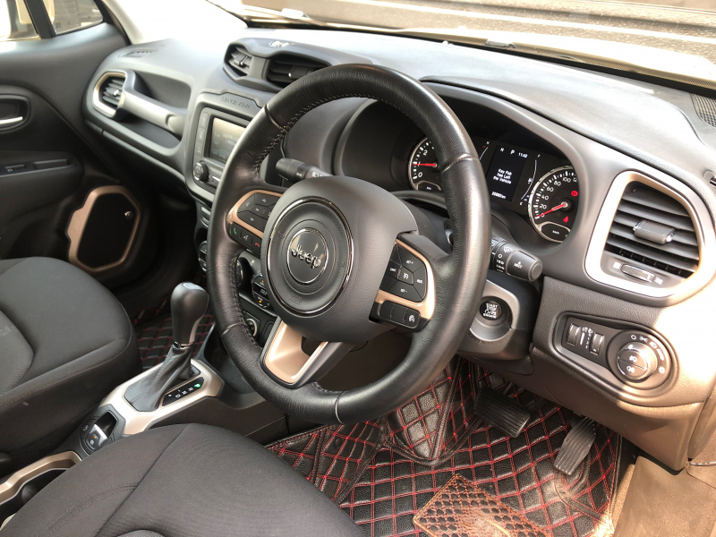 ジープ レネゲード 中古車