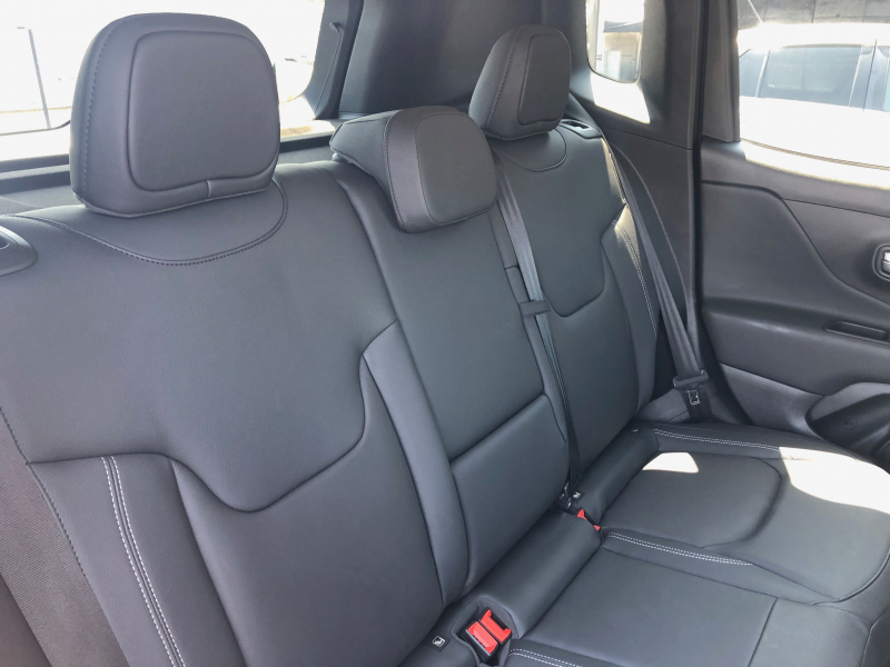 ジープ レネゲード 中古車