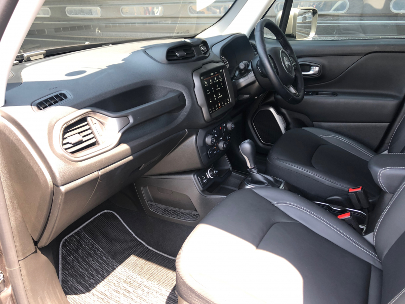 ジープ レネゲード 中古車