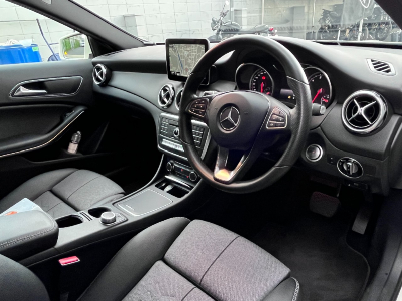 メルセデスベンツ GLA 中古車
