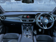 アルファロメオ ステルヴィオ 中古車