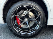 アルファロメオ ステルヴィオ 中古車