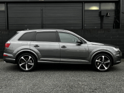 アウディ Q7 中古車