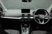 アウディ Q2 中古車