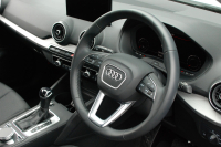 アウディ Q2 中古車