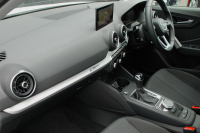 アウディ Q2 中古車