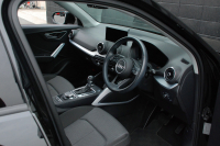 アウディ Q2 中古車