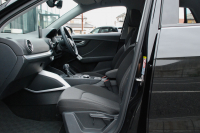 アウディ Q2 中古車