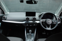 アウディ Q2 中古車