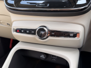 ボルボ XC40 中古車