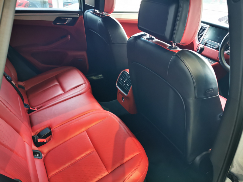 ポルシェ マカン 中古車