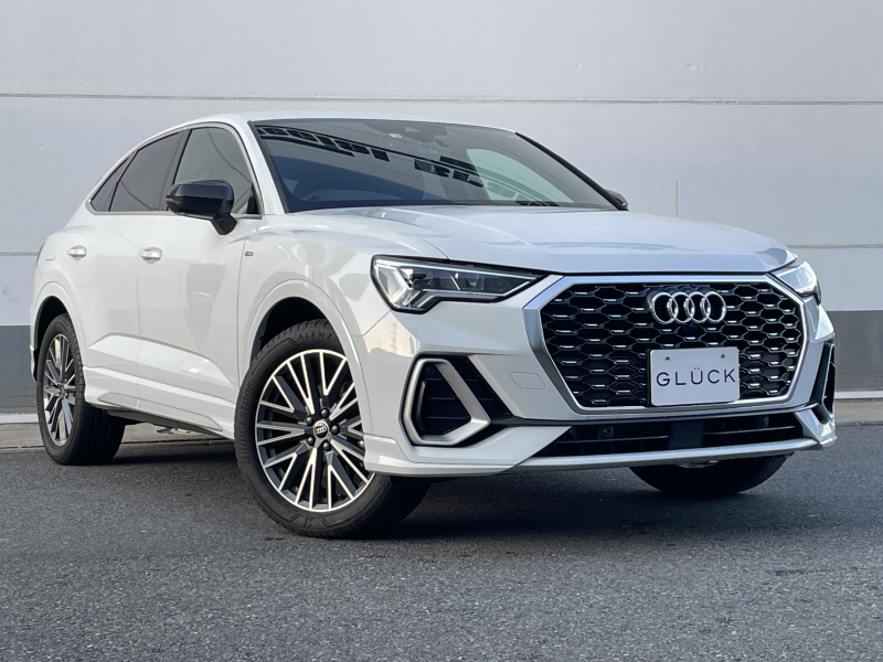 アウディ Q3 スポーツバック 35TFSI Sライン 1オナ カーボン