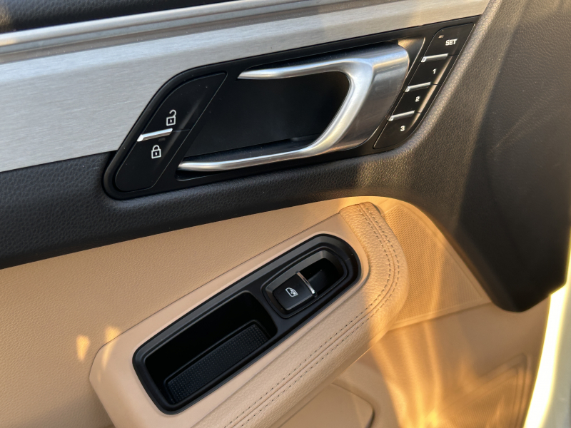 ポルシェ マカン 中古車