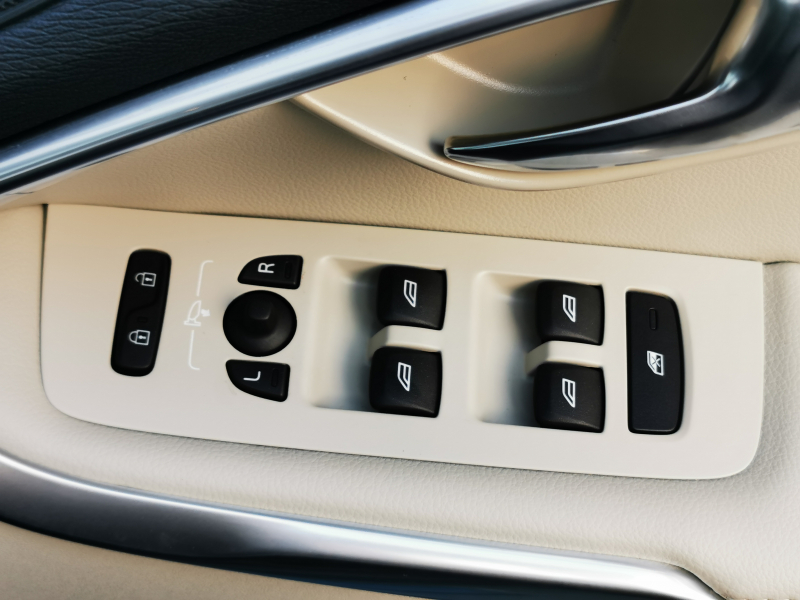 ボルボ V40 中古車