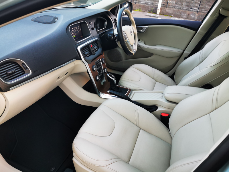 ボルボ V40 中古車