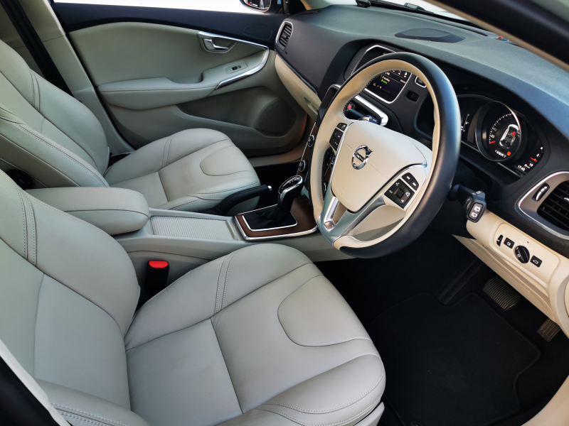 ボルボ V40 中古車