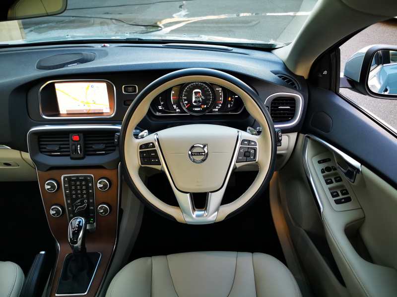 ボルボ V40 中古車