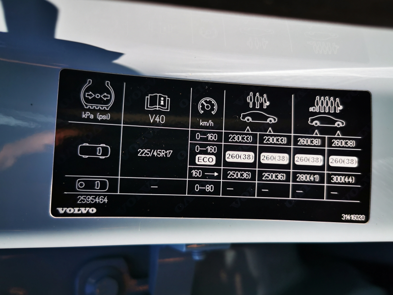 ボルボ V40 中古車