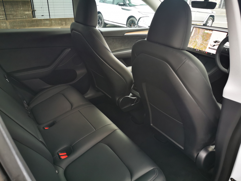 テスラ モデルY 中古車