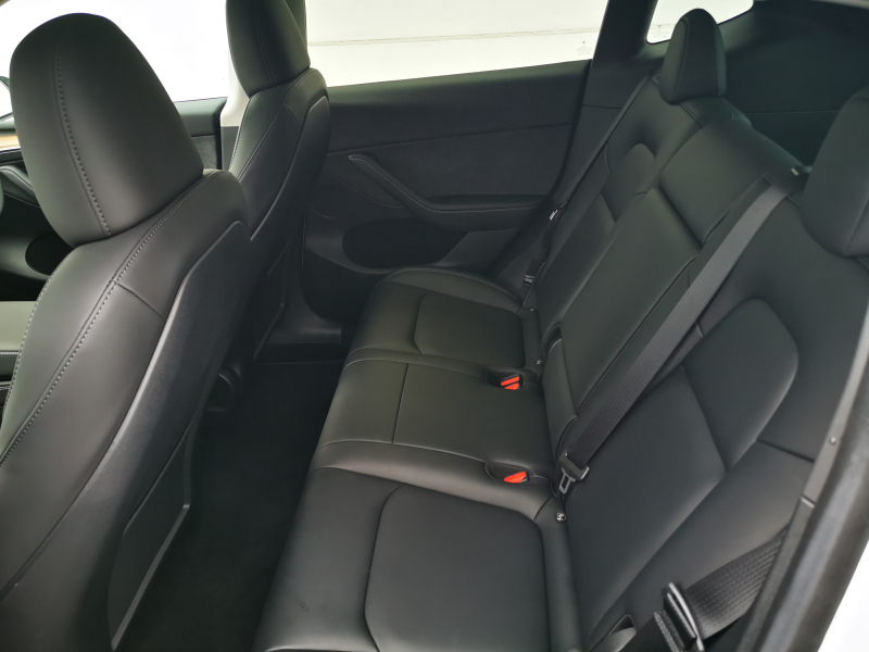 テスラ モデルY 中古車