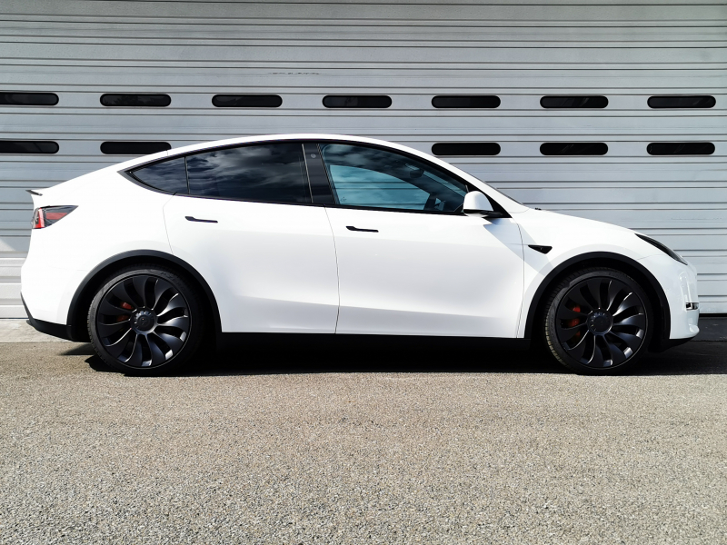 テスラ モデルY 中古車