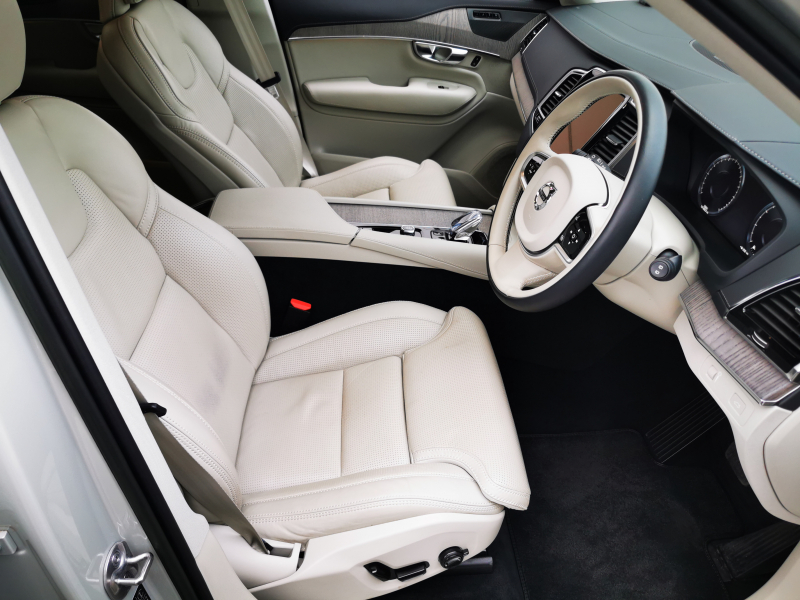 ボルボ XC90 中古車