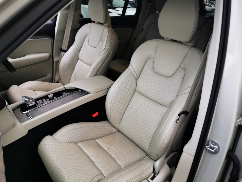 ボルボ XC90 中古車