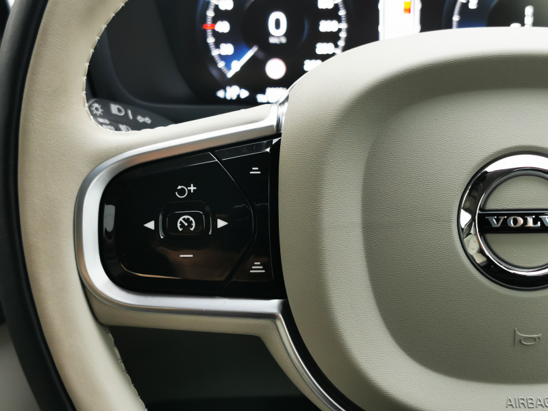 ボルボ XC90 中古車