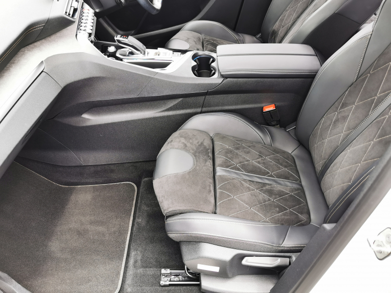 プジョー 5008 中古車