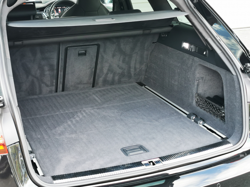 アウディ RS6アバント パフォーマンス 4WD 1オーナー