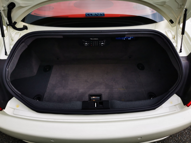 マセラティ グランツーリズモ 中古車