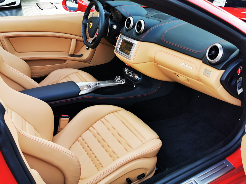 フェラーリ カリフォルニア 中古車