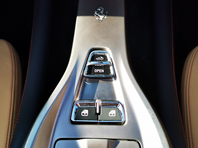 フェラーリ カリフォルニア 中古車