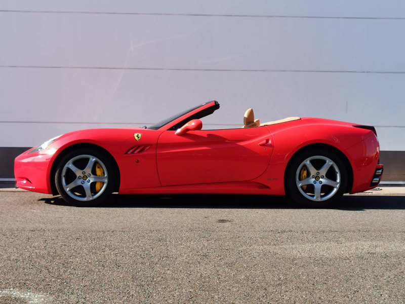 フェラーリ カリフォルニア 中古車