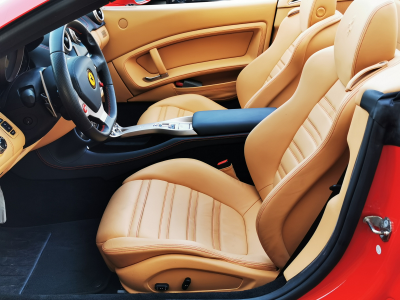 フェラーリ カリフォルニア 中古車