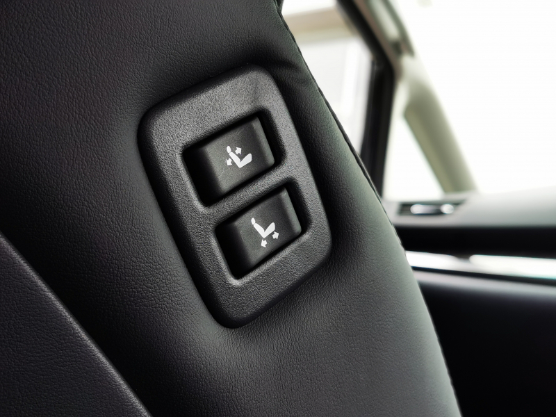 トヨタ アルファード ハイブリッド 中古車