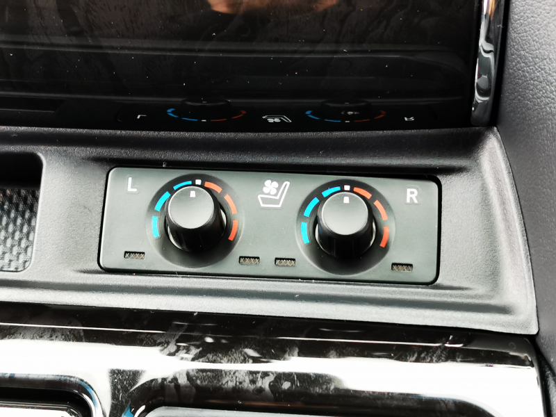 トヨタ アルファード ハイブリッド 中古車