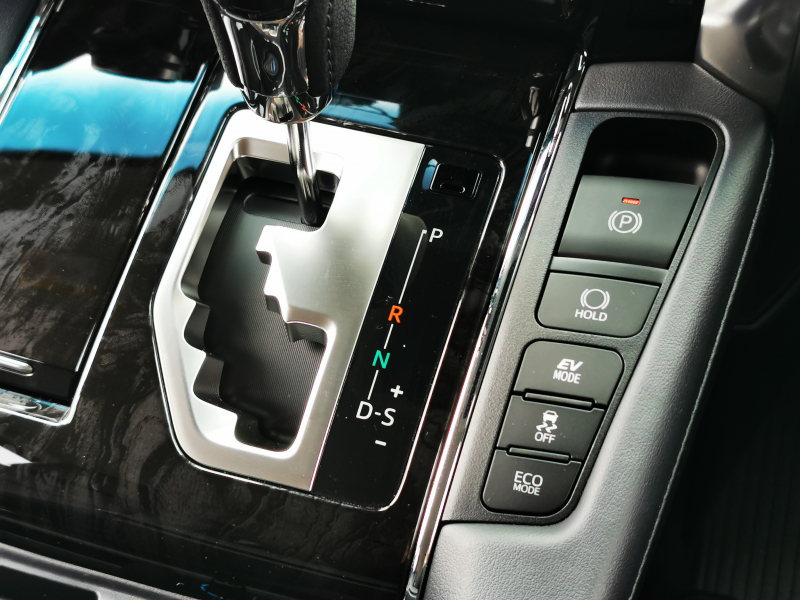 トヨタ アルファード ハイブリッド 中古車