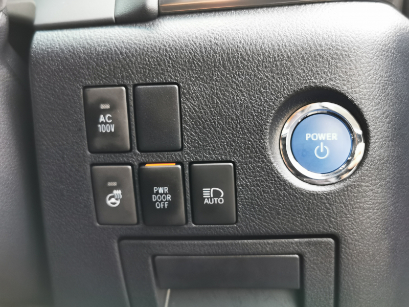 トヨタ アルファード ハイブリッド 中古車