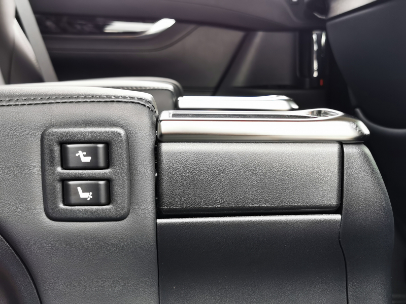 トヨタ アルファード ハイブリッド 中古車