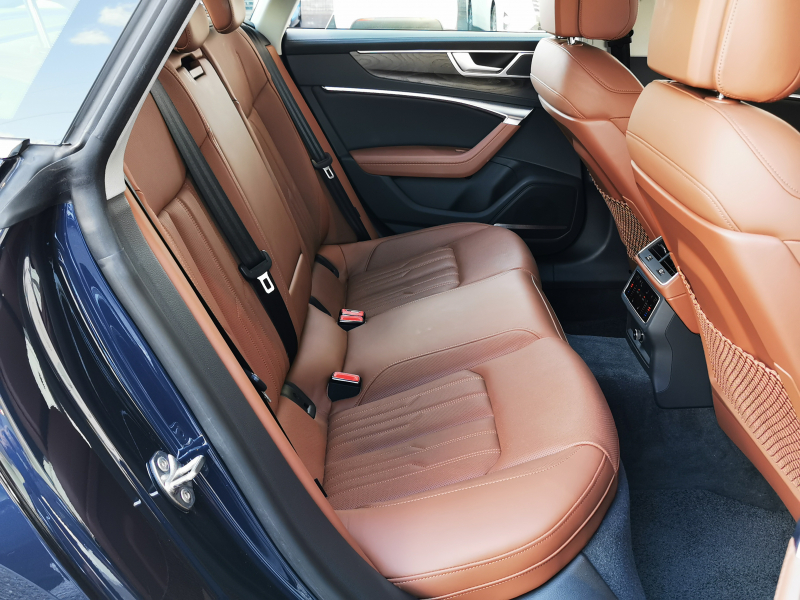 アウディ A7 中古車