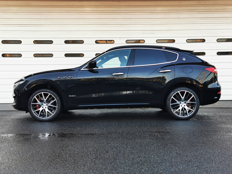 マセラティ レヴァンテ 中古車