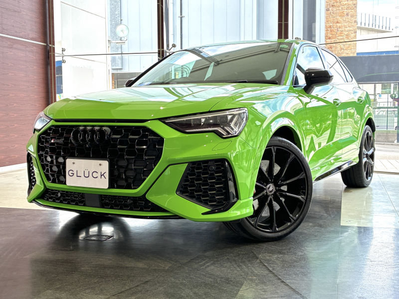 アウディ RS Q3 Sportback quattro　マトリクスLEDヘッドライト SONOSサウンドシステム ブラックAudirings&ブラックスタイリングPKG  セラミックブレーキ（フロント） 21インチAW