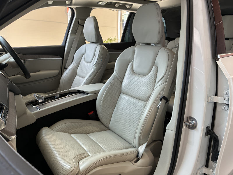 ボルボ XC90 中古車