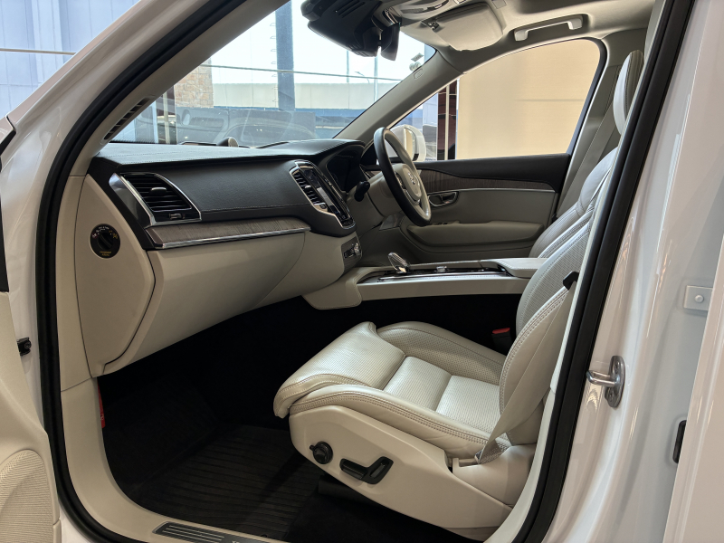 ボルボ XC90 中古車