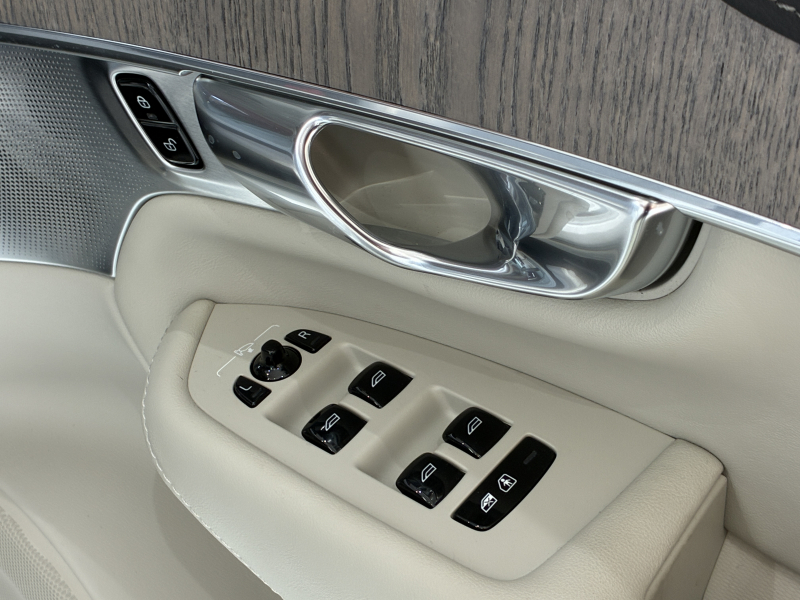 ボルボ XC90 中古車